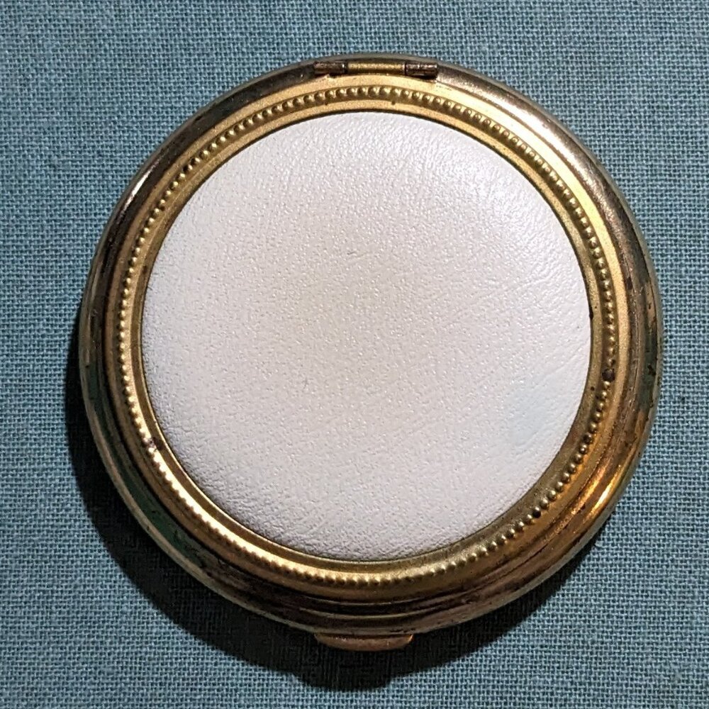 Vintage 1950's Face Powder Compact Preowned